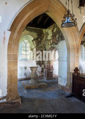 Interieur an der Kirche St. Martin ein normannischer Stil Denkmalgeschütztes Gebäude der Klasse II* in Allerton Mauleverer in der Nähe von Knaresborough North Yorkshire England Stockfoto