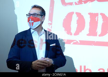 Wien, Österreich. Oktober 2020. HC Wahlkampflied Countdown zum Comeback der Bürgermeisterwahlen in Wien am 11. Oktober 2020 in Lugner City. Das Bild zeigt Heinz Christian Strache. Quelle: Franz Perc/Alamy Live News Stockfoto