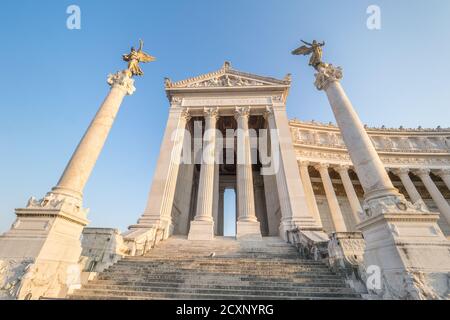 Das Viktor Emmanuel II Nationaldenkmal oder Vittoriano, ist das Vaterlandaltar Nationaldenkmal, das zu Ehren von Viktor Emmanuel II, dem ersten König eines Vereinigten Italien - Rom, Italien gebaut wurde. Stockfoto