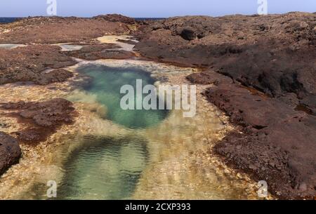 Erodierte hohe Nordwestküste von Gran Canaria, Kanarische Inseln, in Galdar Gemeinde Stockfoto