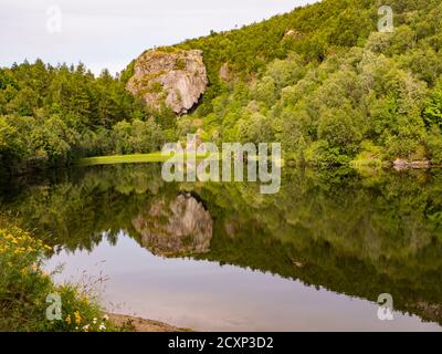 Blick von der Strecke zu den Keiservarden. Keiservarden ist ein Hochplateau auf Veten Hill in der Nähe von Bodø, Nordland im Norden von Norwegen. Vaagovand La Stockfoto