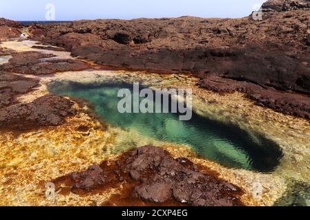 Erodierte hohe Nordwestküste von Gran Canaria, Kanarische Inseln, in Galdar Gemeinde Stockfoto