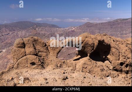 Gran Canaria, Landschaft des zentralen Teils der Insel, Steinbogen genannt Ventana del Bentayga, Bentayga Fenster. Auch Kamel und Elephant KI genannt Stockfoto