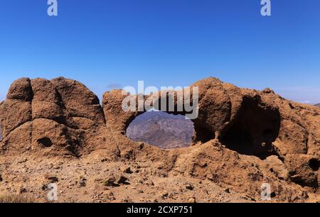 Gran Canaria, Landschaft des zentralen Teils der Insel, Steinbogen genannt Ventana del Bentayga, Bentayga Fenster. Auch Kamel und Elephant KI genannt Stockfoto