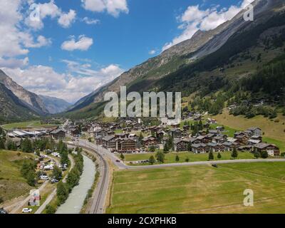 Luftaufnahme im Dorf Tasch bei Zermatt in Die Schweizer alpen Stockfoto