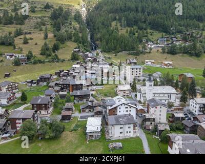 Luftaufnahme im Dorf Tasch bei Zermatt in Die Schweizer alpen Stockfoto