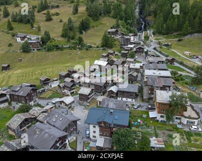 Luftaufnahme im Dorf Tasch bei Zermatt in Die Schweizer alpen Stockfoto