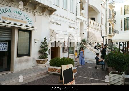 Geschäfte in Pisticci, Provinz Matera, Basilicata, Italien Stockfoto