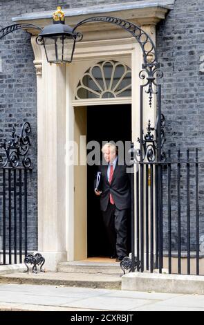 Der britische Premierminister Boris Johnson verlässt die Downing Street 10 nach einem COBRA-Treffen, um am 22. September 2020 im Unterhaus eine Erklärung abzugeben Stockfoto