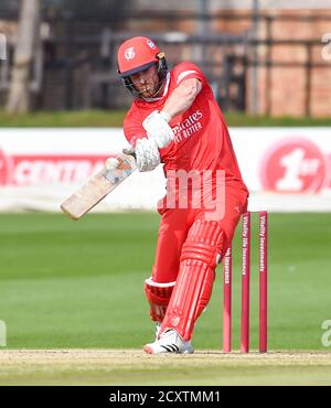 Hove UK 1. Oktober 2020 - Steven Croft von Lancashire Lighning trifft sich während des Vitality Blast T20 Viertelfinalmatches zwischen Sussex Sharks und Lancashire Lightning, das hinter verschlossenen Türen auf dem 1. Central County Ground in Hove stattfindet : Credit Simon Dack / Alamy Live News Stockfoto