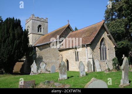 St. Nicholas Church, Little Horwood, Buckinghamshire, stammt aus dem Jahr 1200 n. Chr., als das Kirchenschiff und das Südschiff gebaut wurden. Stockfoto