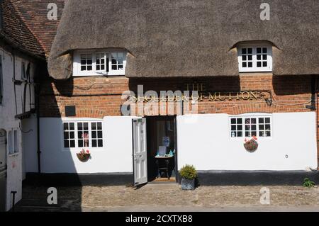 Die Schulter des Mutton Inn, Little Horwood, Buckinghamshire, stammt aus der Zeit um 1468. Stockfoto