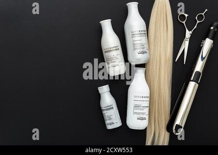 L'oreal professionnel Paris Serie Expert Silber Haar professionelle Produkte.Loreal Shampoo Cream.Professional Friseurschere, Haareisen Babyliss Stockfoto