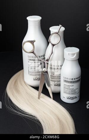 L'Oréal Professionnel Paris Serie Expert Silver Hair Professional Produkte. Loreal shampoo Creme Maske für Grau weißes Haar. Professionelle Friseur Stockfoto