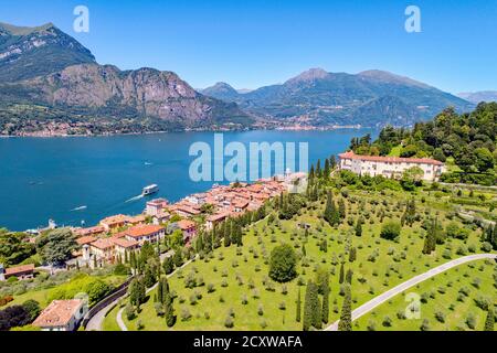 Comer See (IT) – Blick aus der Luft auf Pescallo und Bellagio - Serbelloni Park Stockfoto