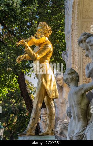 Das Johann-Strauß-Denkmal im Wiener Stadtpark in Wien, Österreich, Europa Johann Strauss-Denkmal im Stadtpark Wien, Österreich, EUR Stockfoto