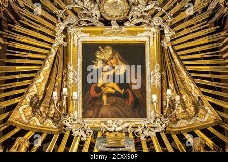 Gnadenbild 'Mariahilf' am Altar der barocken Pfarrkirche Mariahilfer Kirche in Wien, Österreich, Europa Mariahilf-Ikone, Barock par Stockfoto