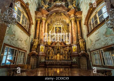 Altar der barocken Pfarrkirche Mariahilfer Kirche in Wien, Österreich, Europa   barocke Pfarrkirche Mariahilf Altar, Wien, Österreich, Europa Stockfoto