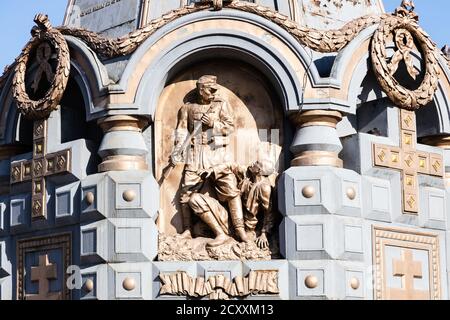 MOSKAU, RUSSLAND - 27. SEPTEMBER 2020: Relief der Plewna-Kapelle . Die Kapelle der Helden von Plewna ist Denkmal für russische Grenadiere, die in der Nähe von Plewna Stadt fiel Stockfoto