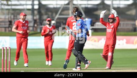 Hove UK 1. Oktober 2020 - Lancashire Lightning feiert das Dickicht von Ravi Bopara während des Vitality Blast T20 Viertelfinale Cricket-Match zwischen Sussex Sharks und Lancashire Lightning, das hinter verschlossenen Türen auf dem 1. Central County Ground in Hove stattfindet : Credit Simon Dack / Alamy Live News Stockfoto