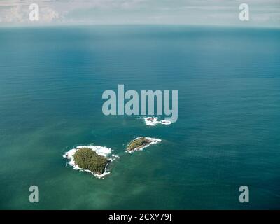 Kleine Insel mitten im Indischen Ozean Stockfoto