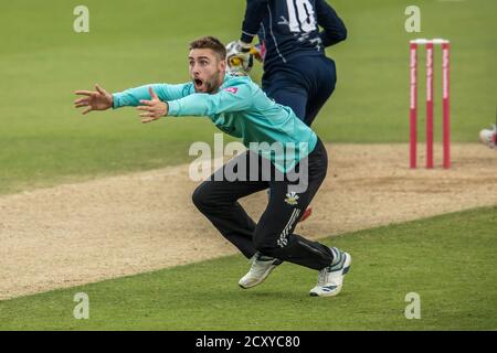 London, Großbritannien. 1. Oktober 2020.will Jacks appelliert, aber es ist nicht aus diesem Mal als Surrey gegen Kent in der Vitality T20 Blast Quarter-Final Spiel beim Kia Oval. Das Spiel wurde aufgrund der Covid-19 Einschränkungen in einem leeren Stadion gespielt. David Rowe/Alamy Live News Stockfoto