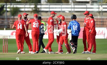 Hove UK 1. Oktober 2020 - Lancashire Lightning feiert ihren Sieg über Sussex-Haie im Cricket-Finale der Vitality Blast T20 zwischen Sussex-Haien und Lancashire Lightning, das hinter verschlossenen Türen im 1. Central County Ground in Hove stattfindet : Credit Simon Dack / Alamy Live News Stockfoto