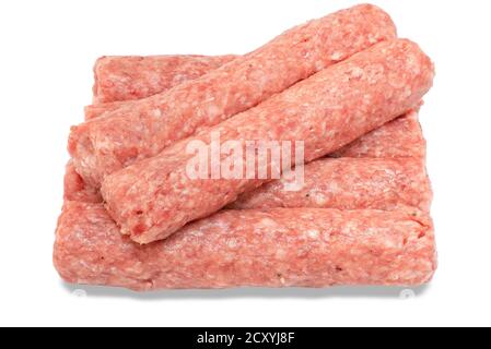 Zeile frisches rohes Rindfleisch Döner isoliert auf weißem Stockfoto