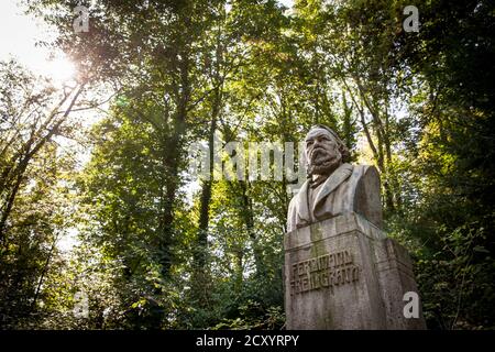 Ferdinand Freiligrath (1810-1876) Denkmal auf dem Fußweg zum Rolandsbogen, Rolandbogen in Remagen-Rolandswerth, Rheinland-Pfalz, Deutschland. Stockfoto