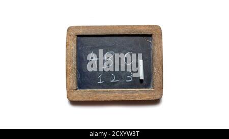 Schiefer aus Holz mit Buchstaben und Zahlen darauf Stockfoto