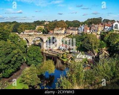 Das viktorianische Eisenbahnviadukt über den Fluss Nidd in der früh Herbst Knaresborough North Yorkshire England Stockfoto