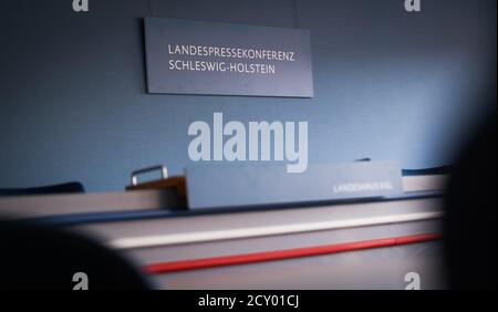 Kiel, Deutschland. September 2020. Blick auf das Podium im Raum der Landespressekonferenz Schleswig-Holstein im Landeshaus. Quelle: Christian Charisius/dpa/Alamy Live News Stockfoto