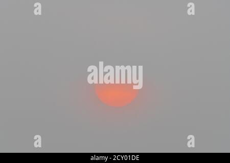 Sonnenaufgang an einem Smokey Day in WA 2020 Stockfoto