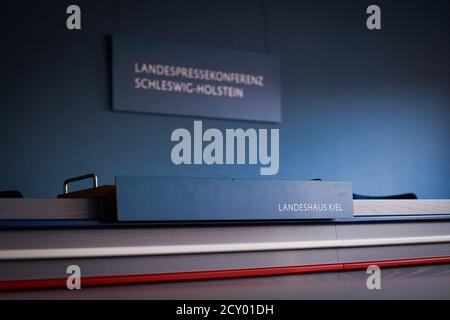 Kiel, Deutschland. September 2020. Blick auf das Podium im Raum der Landespressekonferenz Schleswig-Holstein im Landeshaus. Quelle: Christian Charisius/dpa/Alamy Live News Stockfoto