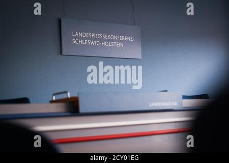 Kiel, Deutschland. September 2020. Blick auf das Podium im Raum der Landespressekonferenz Schleswig-Holstein im Landeshaus. Quelle: Christian Charisius/dpa/Alamy Live News Stockfoto