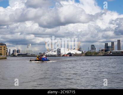 Die O2 Concert Arena, früher der Millenium Dome. Greenwich Peninsula in London Docklands. Beeindruckendes Wahrzeichen Londons. Emirates Cable Car. Stockfoto