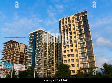 Batumi. Georgien - 28. September 2020: Moderne Wohninfrastruktur in Batumi. Georgien Stockfoto