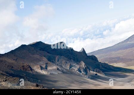 Haleakala National Park, in Maui, Hawaii, bietet eine Landschaft von schlafenden Vulkankrater, die einer lunaren Landschaft ähneln Stockfoto