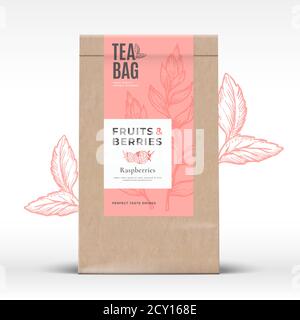 Craft Paper Bag mit Obst und Beeren Tee Label. Abstract Vector Packaging Design Layout mit realistischen Schatten. Moderne Typografie, Handgezeichnet Stock Vektor