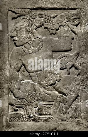 Die Madrid Stela (vulkanische Steinskulptur) 600 n.Chr. - 800 n.Chr., die den Thron eines Palastes stützte, der von der Maya-Kultur in Palenque gebaut wurde, im heutigen mexikanischen Bundesstaat Chiapas, in der Nähe des Usumacinta Flusses. (Die Stele von Madrid im Museum of America in Madrid ausgestellt.) Mexiko Mexiko Stockfoto