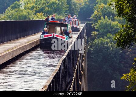 Llangollen, Denbighshire, Wales, Vereinigtes Königreich. Das dreihundert Meter lange Aquädukt Pontcysyllte, das den Llangollen Kanal über die De führt Stockfoto