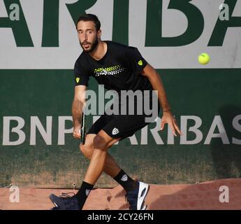Paris, Frankreich. Oktober 2020. Roland Garros Paris Französisch Open 2020 Tag 5 011020 Nikola Milojevic (SRB) zweite Runde Spiel Credit: Roger Parker/Alamy Live News Stockfoto