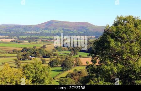 Blick nach Osten von Montgomery Castle, Powys, Wales, Großbritannien Stockfoto