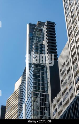 Das Plaza 52 ist ein Wolkenkratzer mit gemischter Nutzung, Gewerbe- und Wohngebäude, an der 133 W. 52nd St, NYC, USA Stockfoto