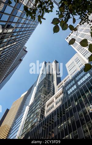 Das Plaza 52 ist ein Wolkenkratzer mit gemischter Nutzung, Gewerbe- und Wohngebäude, an der 133 W. 52nd St, NYC, USA Stockfoto