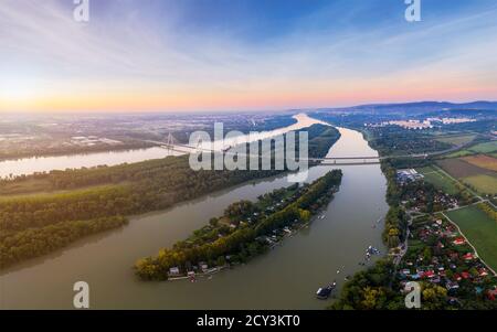 Luppa Insel an der Donau in der Nähe von Budapest ungarn. Herrliche Panoramalandschaft in der Morgenzeit. Stockfoto
