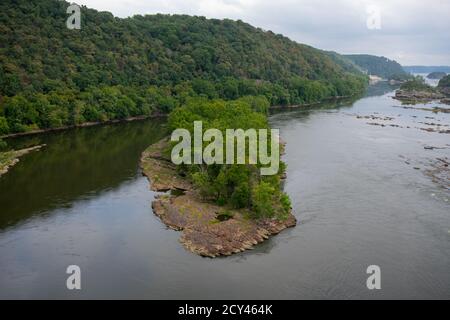 Eine Insel aus Felsen im Susquehanna River gesehen Von der Norman Wood Bridge Stockfoto