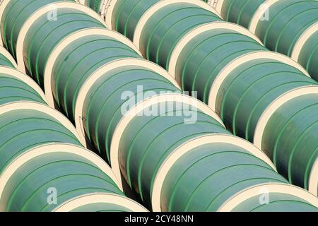 Gigantische Wasserrohre aus der Nähe. Stockfoto