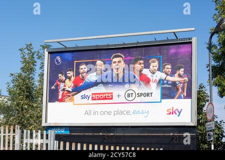 Sky Sports Werbung Horten Alexandra Avenue, Rayners Lane, London Borough of Harrow, Greater London, England, Vereinigtes Königreich Stockfoto