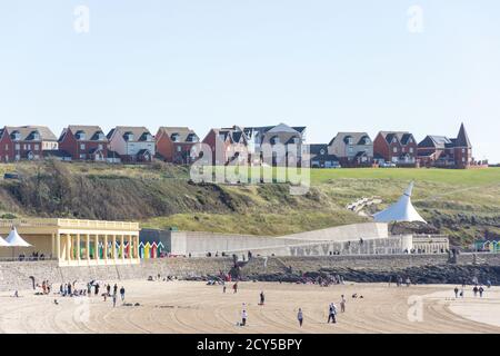 Whitmore Bay Beach, Promenade and Houses, Barry Island, Barry (Y Barri), Vale of Glamorgan, Wales, Vereinigtes Königreich Stockfoto